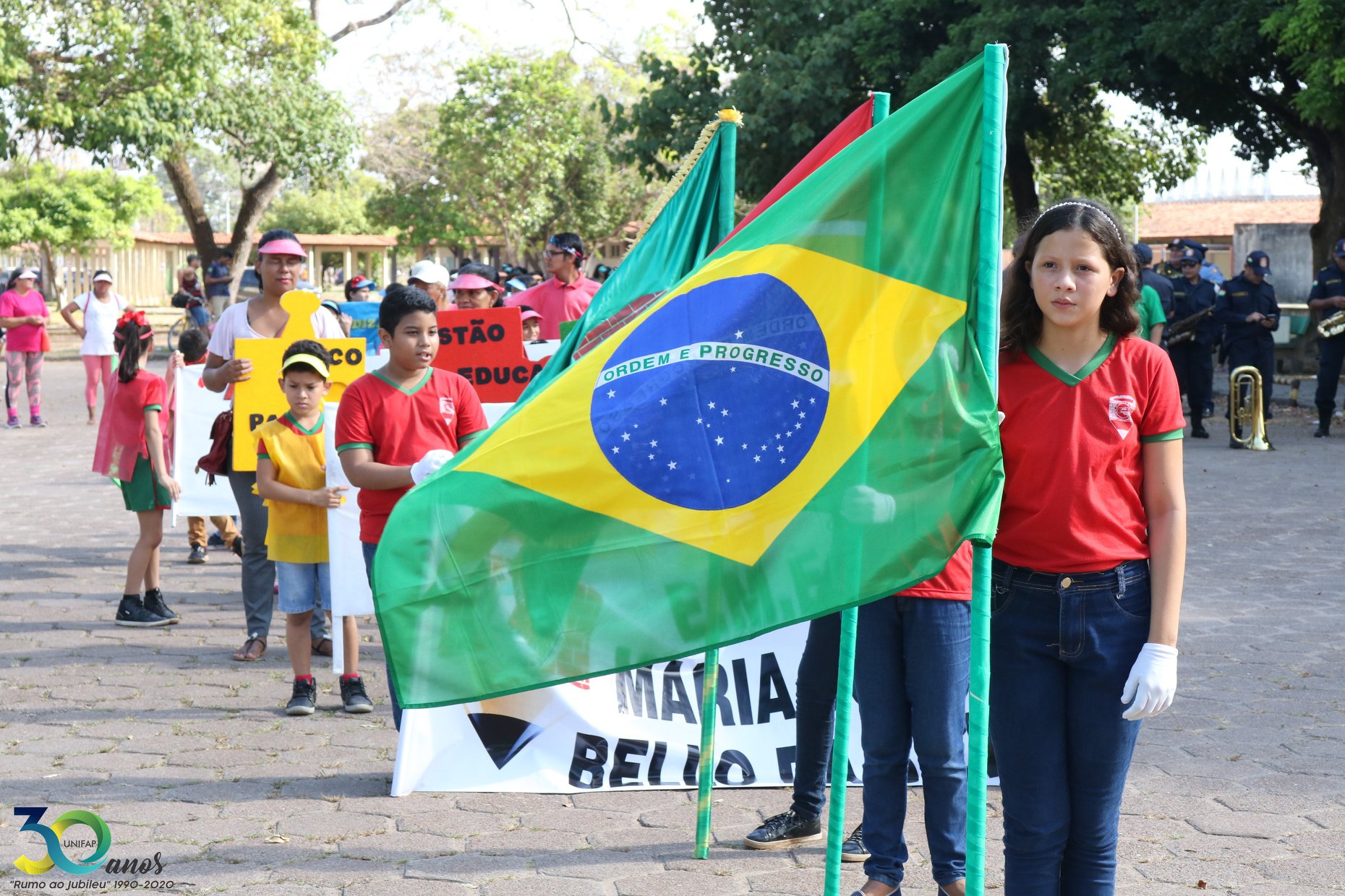 Desfile da Escola de Aplicação da UNIFAP recorda mês da pátria