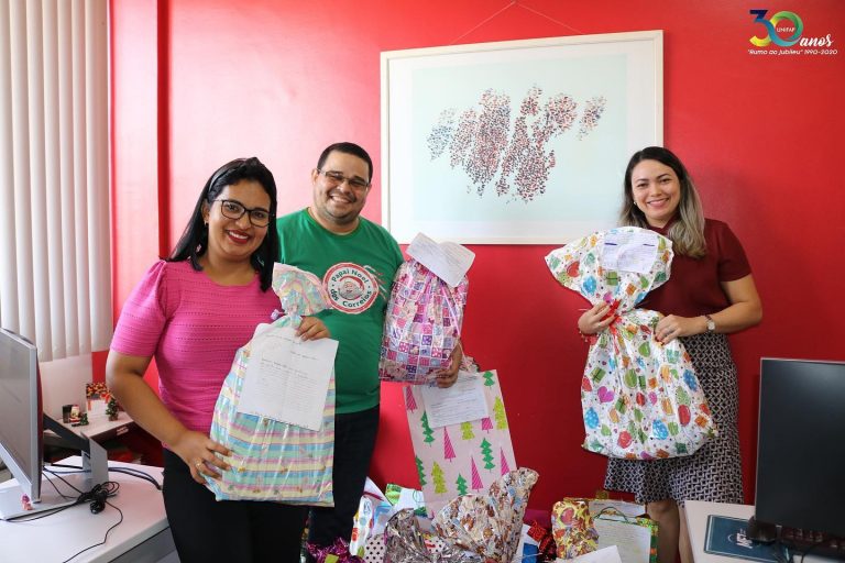 UNIFAP entrega doações para Campanha ‘Papai Noel dos Correios’