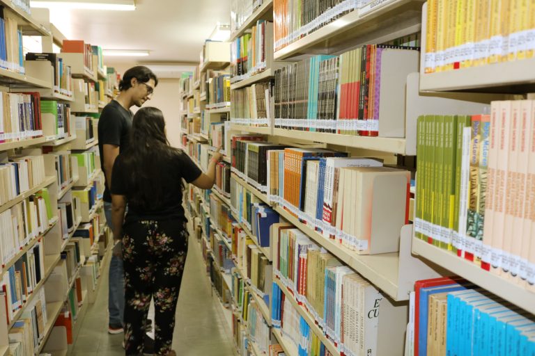 Biblioteca Central da UNIFAP reúne acervo com mais de 94 mil exemplares