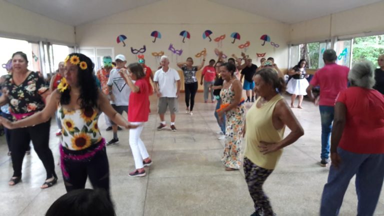 Universidade da Maturidade (UMAP) promoveu baile de carnaval