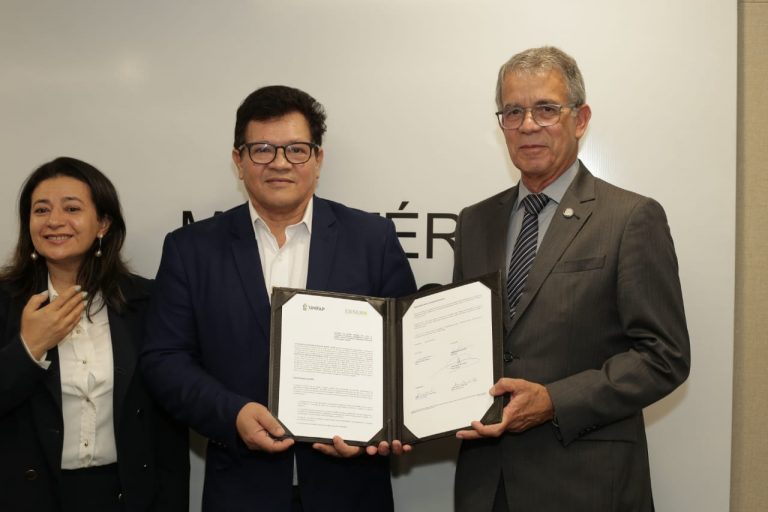 Unifap e Rede Ebserh assinam contrato de gestão do HU