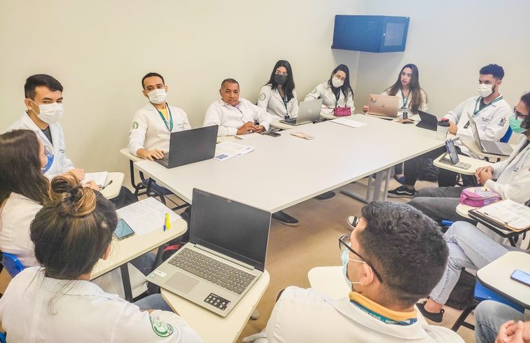 Além de atenção à saúde, Hospital Universitário também desenvolve ensino e pesquisa
